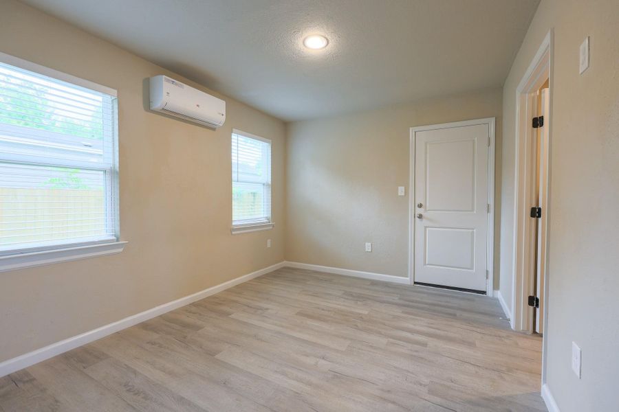 Spacious, unfurnished interior of a new home in , Baytown (Image 11).