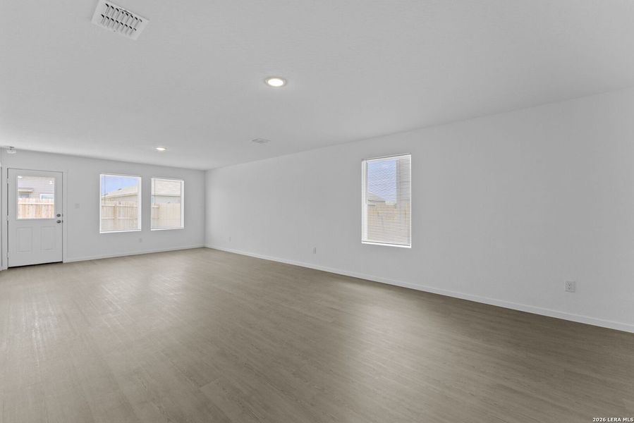 Spacious, unfurnished interior of a new home in Higdon Crossing, San Antonio (Image 16). Spacious, unfurnished interior of a new home in Higdon Crossing, San Antonio (Image 16).