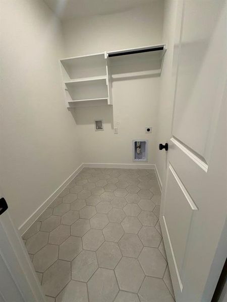 Spacious, unfurnished interior of a new home in Meadow Vista, Anna (Image 17).