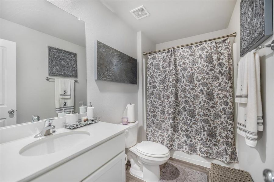 Furnished interior view inside a new home in Prairie Ridge at Goodland, Venus (Image 12). Furnished interior view inside a new home in Prairie Ridge at Goodland, Venus (Image 12).