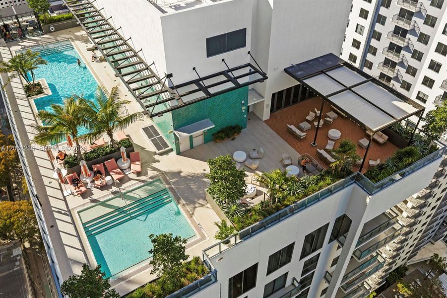 Condo located in Miami, FL showcasing its design and architecture (Image 12).