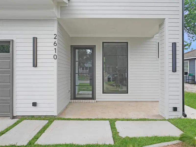 Exterior details and patio area of a home in , Dallas (Image 4).
