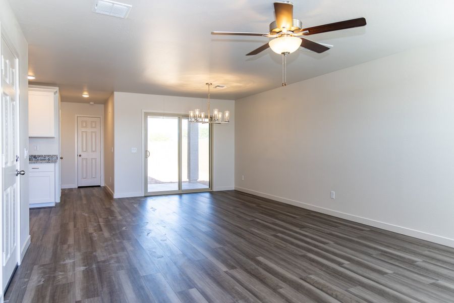 Spacious, unfurnished interior of a new home in Rancho Santa Rosa, Maricopa (Image 27).