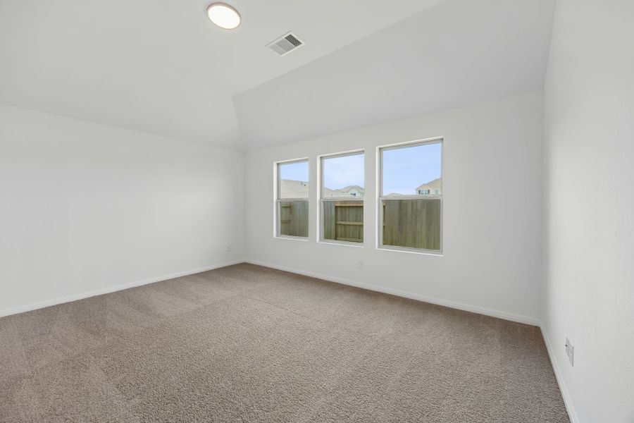 Spacious, unfurnished interior of a new home in Riviera Pines, Huffman (Image 23).
