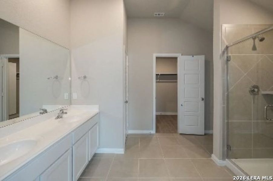Furnished interior view inside a new home in Greenfield, Seguin (Image 6).