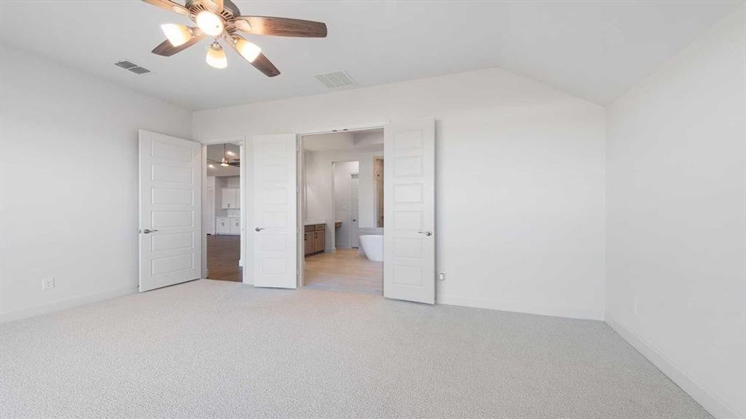Spacious, unfurnished interior of a new home in Myrtle Creek 71', Waxahachie (Image 18). Spacious, unfurnished interior of a new home in Myrtle Creek 71', Waxahachie (Image 18).