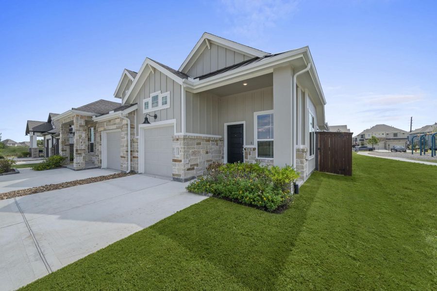 Exterior details and patio area of a home in Meridiana, Manvel (Image 20).
