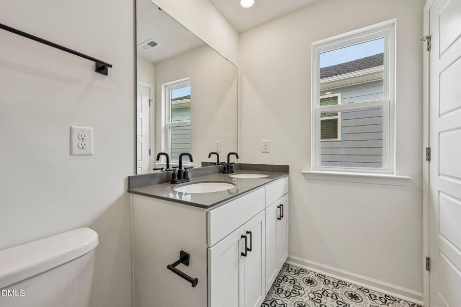 26-web-or-mls-Glen Lyon Dr-S2706-026