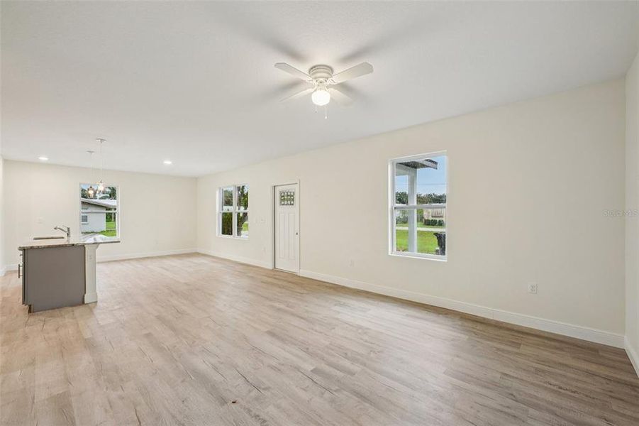 Spacious, unfurnished interior of a new home in , Lakeland (Image 27).