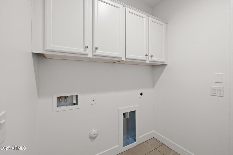 30)LAUNDRY ROOM