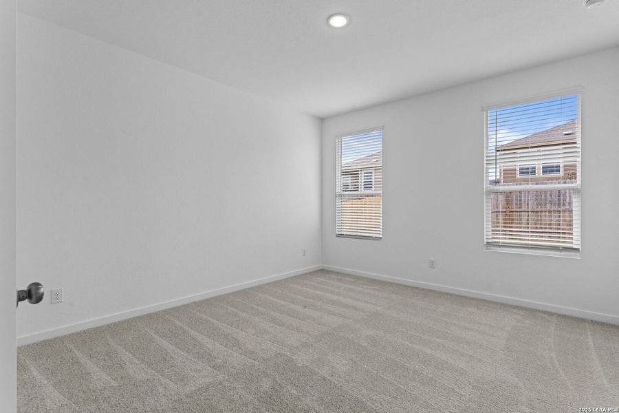 Spacious, unfurnished interior of a new home in Sky Ranch, New Braunfels (Image 17).