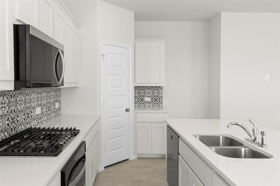 17. 125 Pheasant Run - Kitchen (4)