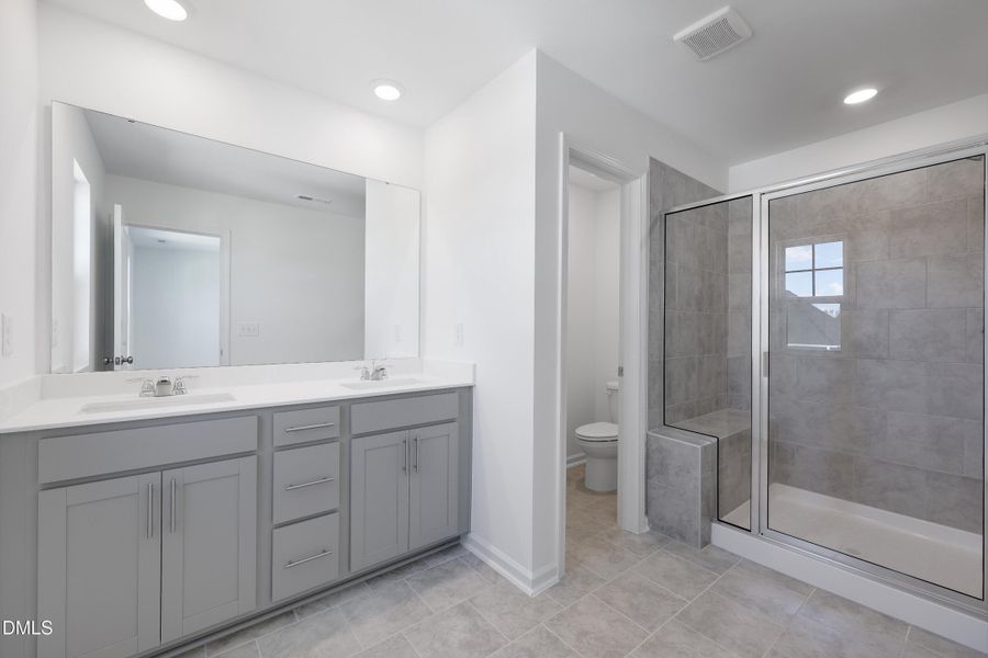 SUN_Stoneriver_Pic_Bradley_OwnersBath_1o