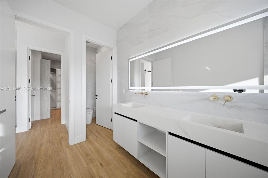 Furnished interior view inside a new home in , Fort Lauderdale (Image 9).