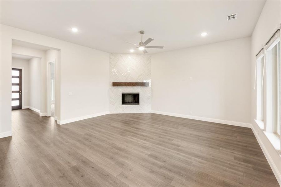 Spacious, unfurnished interior of a new home in Ridgepoint, Midlothian (Image 26).