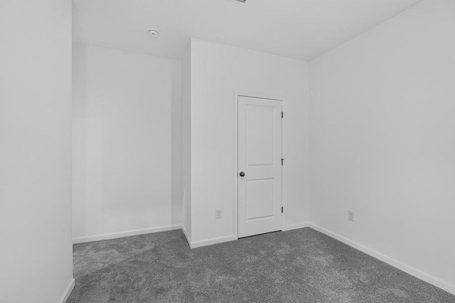 Spacious, unfurnished interior of a new home in Rosewood Farm, Lawrenceville (Image 36).