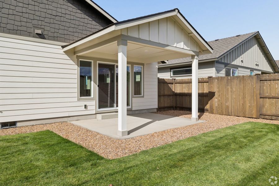 Exterior details and patio area of a home in IronHorse, Prineville (Image 3).