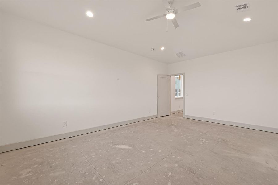 Spacious, unfurnished interior of a new home in , Houston (Image 21).