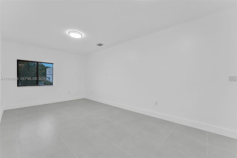 Spacious, unfurnished interior of a new home in , Miami (Image 27).