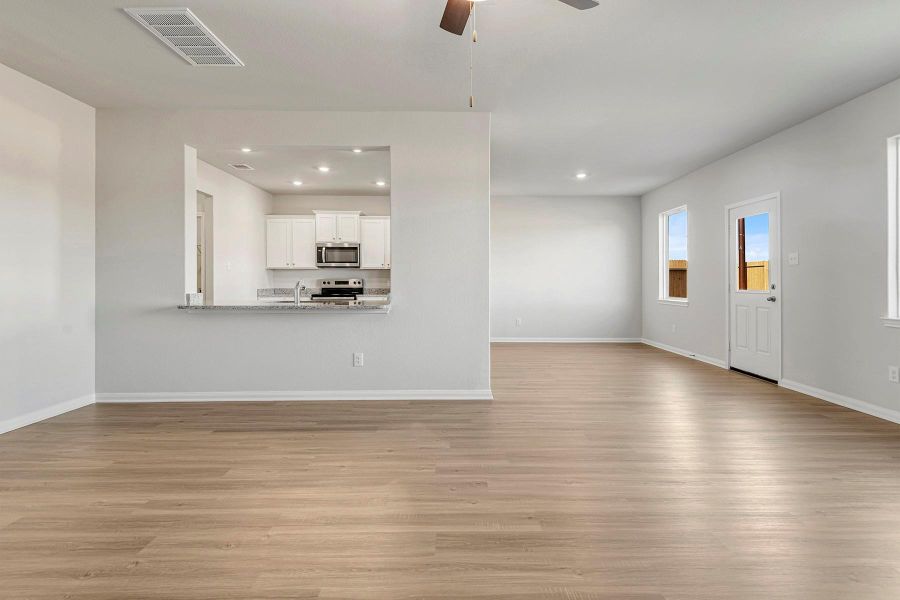 Spacious, unfurnished interior of a new home in Wayside Village, Houston (Image 10).
