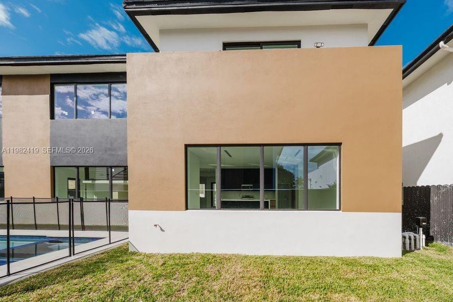 Exterior details and patio area of a home in , Miami (Image 22).
