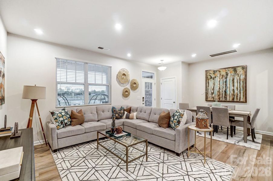 For representation purposes of floorplan only, actual homesite is under construction and design and structural options may vary