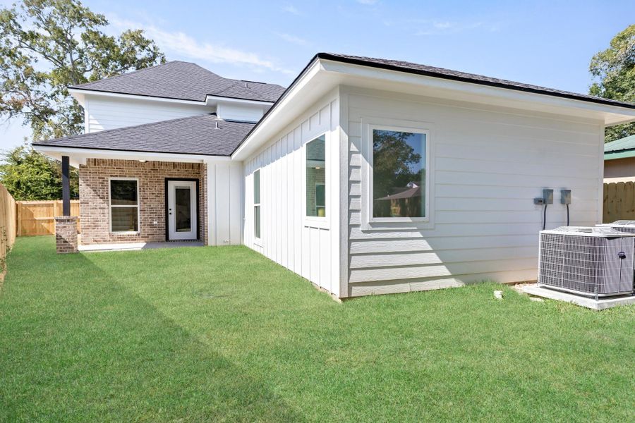 Exterior details and patio area of a home in , Port Neches (Image 27).