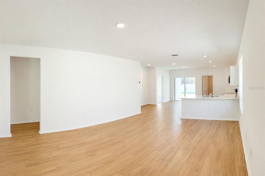 Spacious, unfurnished interior of a new home in Broadleaf, Parrish (Image 5).