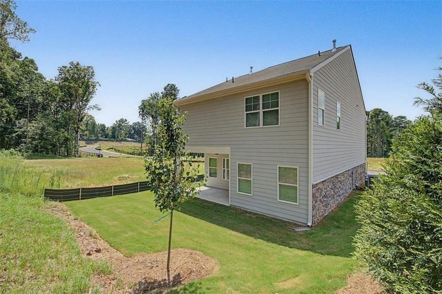 Exterior details and patio area of a home in Sawmill Creek, Mableton (Image 4).