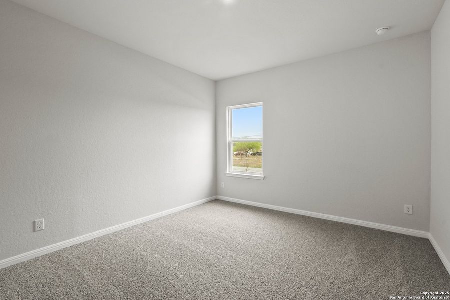 Spacious, unfurnished interior of a new home in Melissa Ranch, San Antonio (Image 15).