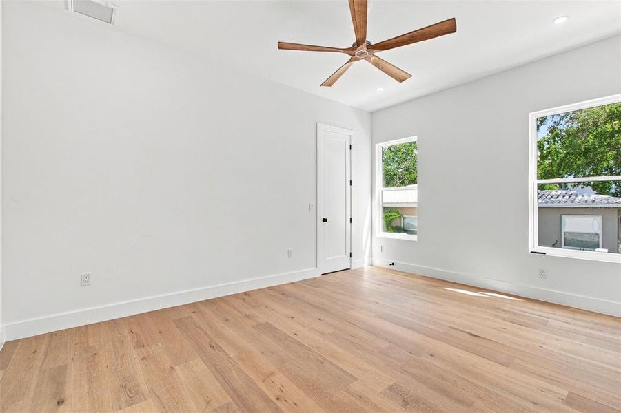 Spacious, unfurnished interior of a new home in , Tampa (Image 70). Spacious, unfurnished interior of a new home in , Tampa (Image 70).