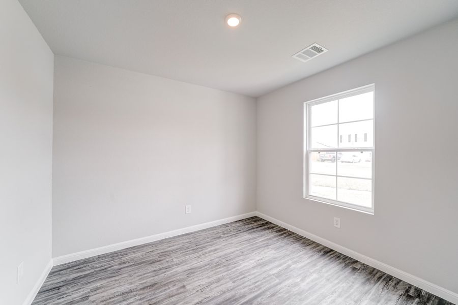 Representative unfurnished interior of a home built from the Lincoln by National HomeCorp in Forest Ridge, Edgefield (Image 23).