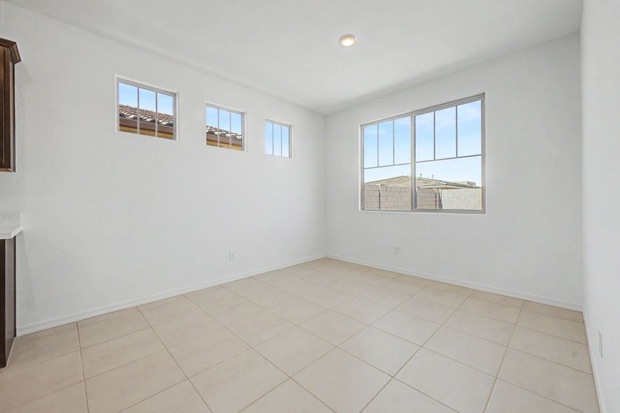 Spacious, unfurnished interior of a new home in Empire Pointe, Queen Creek (Image 7).