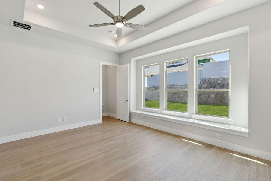 Spacious, unfurnished interior of a new home in Painted Tree Lakeside, McKinney (Image 25).