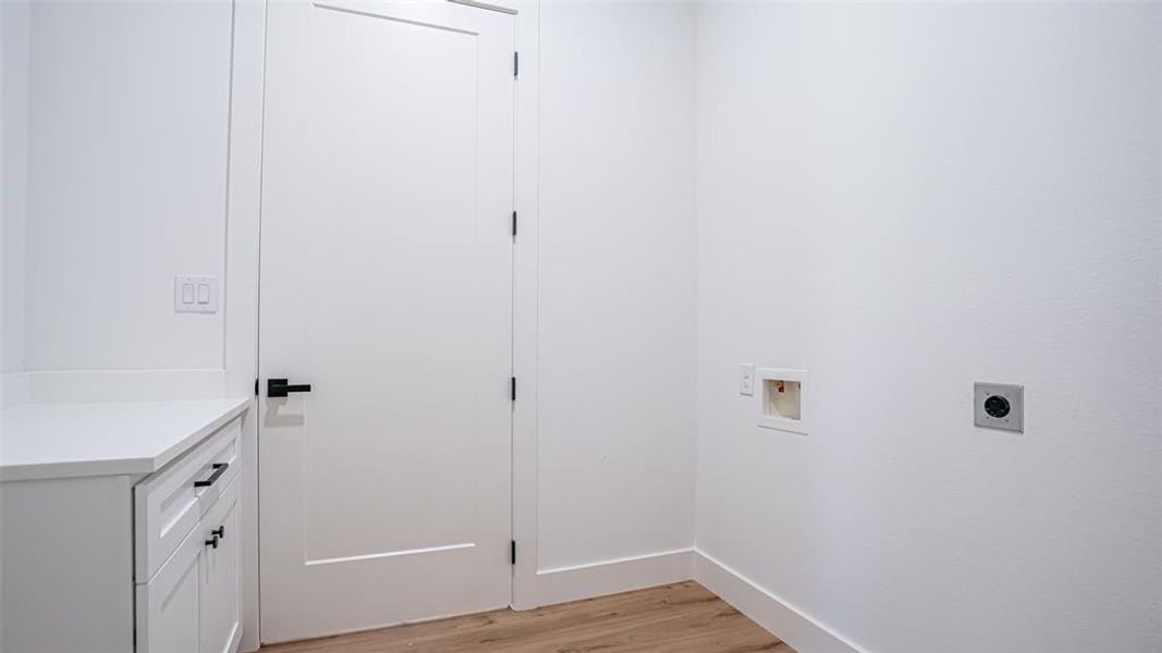 Spacious, unfurnished interior of a new home in , Burleson (Image 29).