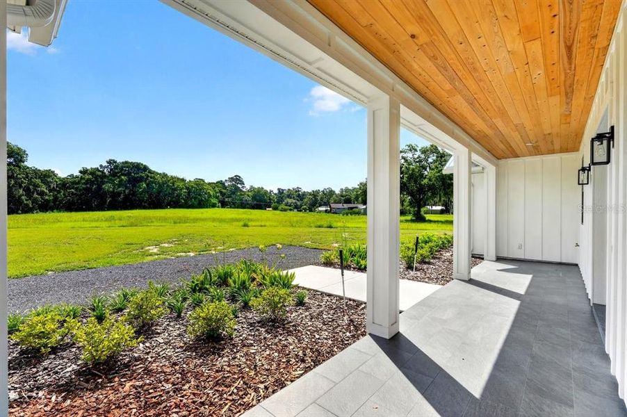 Exterior details and patio area of a home in , Deland (Image 4).