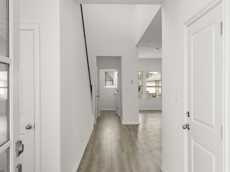 Spacious, unfurnished interior of a new home in Crosswinds, Kyle (Image 19).