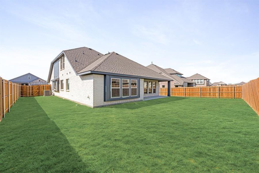 Exterior details and patio area of a home in Sable Creek, Sanger (Image 22).