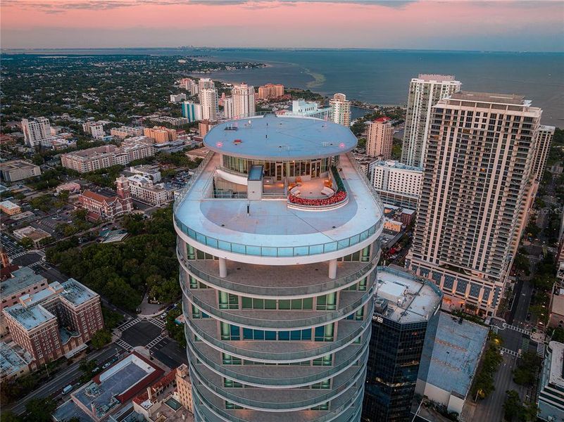 Condo located in St. Petersburg, FL showcasing its design and architecture (Image 1). Condo located in St. Petersburg, FL showcasing its design and architecture (Image 1).