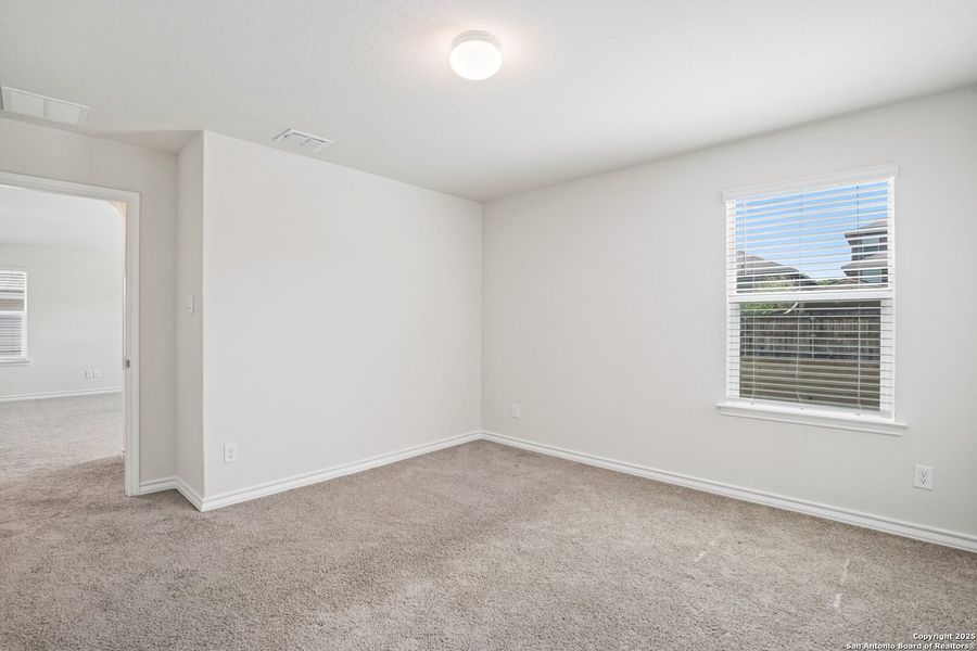Spacious, unfurnished interior of a new home in Laurel Vistas, San Antonio (Image 32).