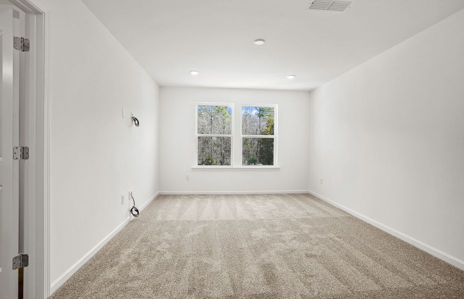 Spacious, unfurnished interior of a new home in Mallard Park, Charlotte (Image 38).