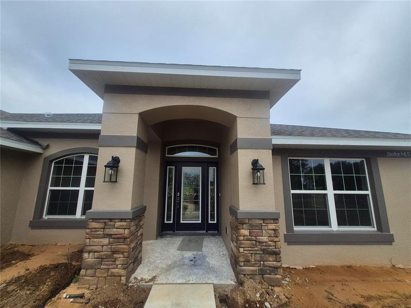 Exterior details and patio area of a home in Hill Country Estates, Dade City (Image 3).