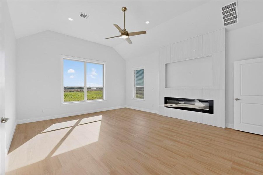 Spacious, unfurnished interior of a new home in , Leonard (Image 35).