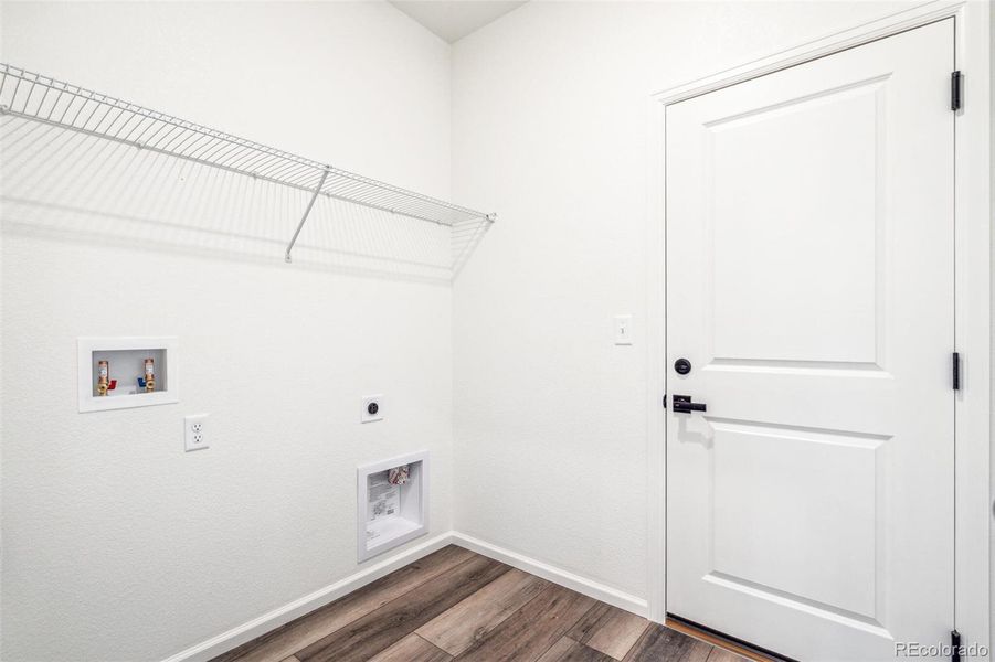 Spacious, unfurnished interior of a new home in Legato, Commerce City (Image 25).