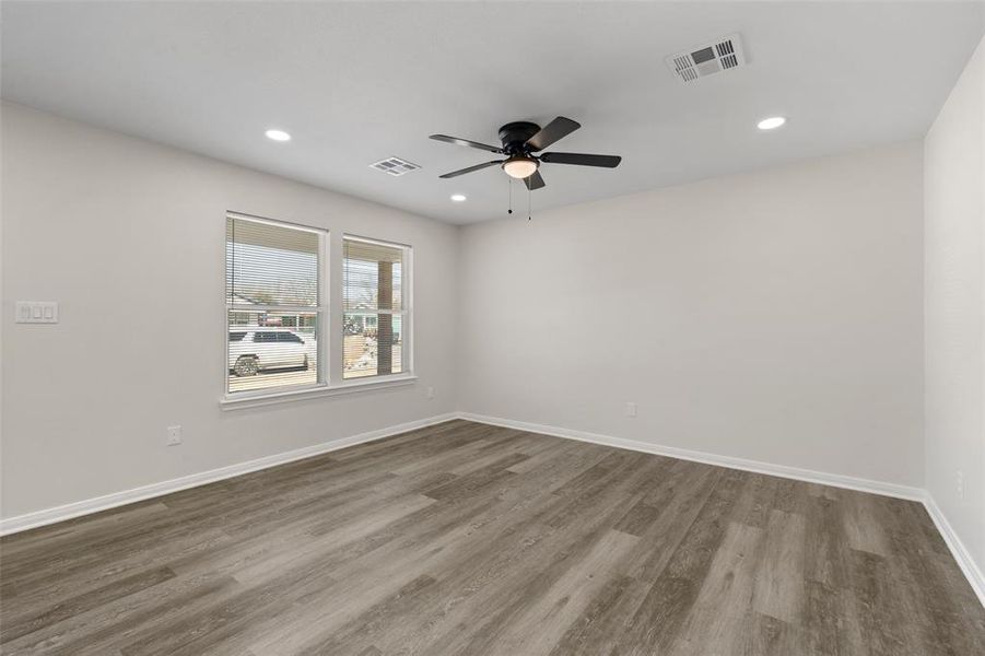 Spacious, unfurnished interior of a new home in , Waco (Image 10).