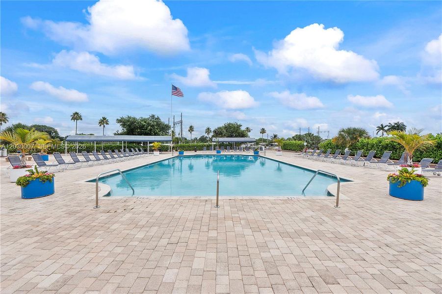 Community amenities in , Dania Beach (Image 39).