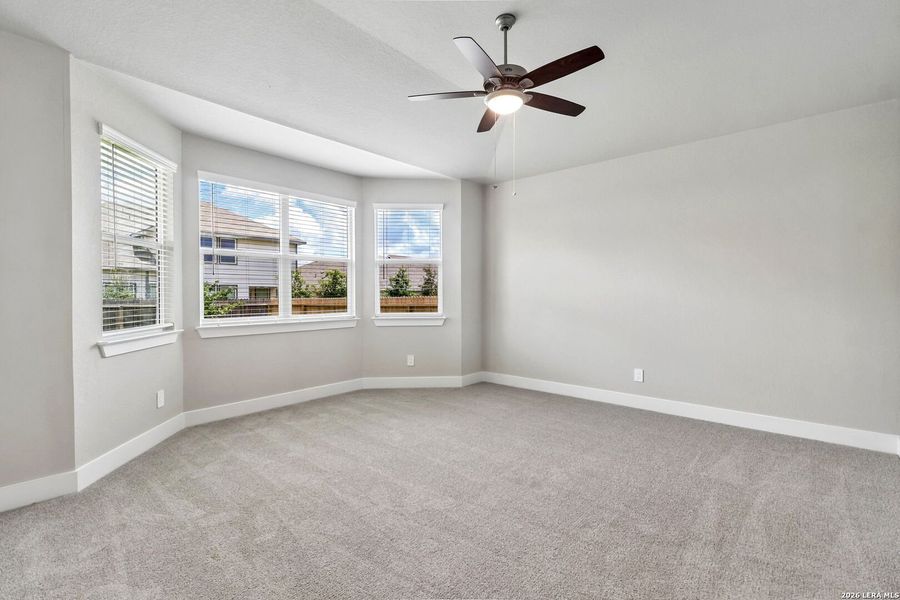 Spacious, unfurnished interior of a new home in Estancia Ranch - Premier Series, San Antonio (Image 18).