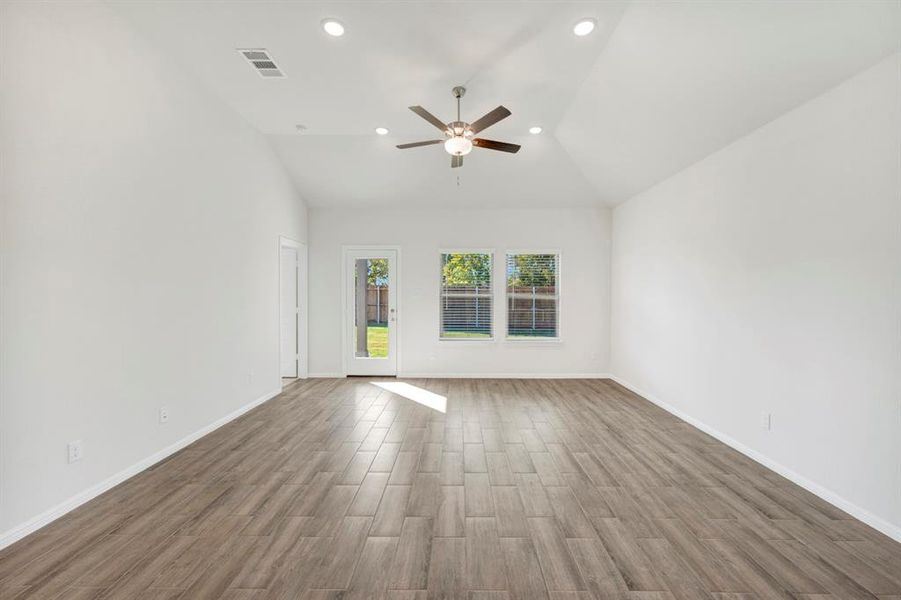 Spacious, unfurnished interior of a new home in Elevon, Lavon (Image 36).