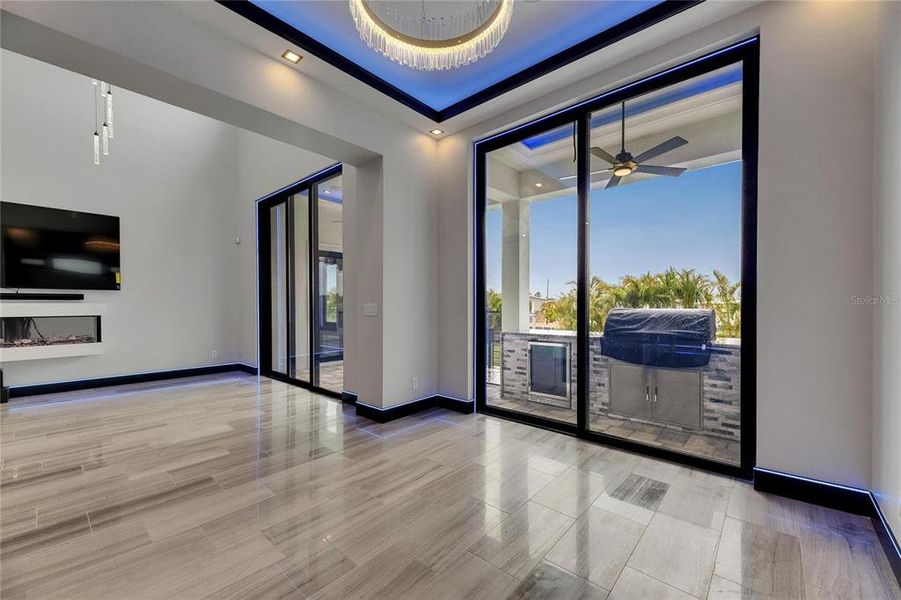 Spacious, unfurnished interior of a new home in , Apollo Beach (Image 80).