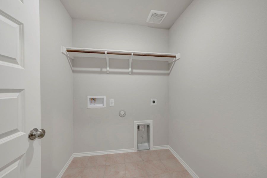 Spacious, unfurnished interior of a new home in Cascades at Onion Creek, Austin (Image 21). Spacious, unfurnished interior of a new home in Cascades at Onion Creek, Austin (Image 21).